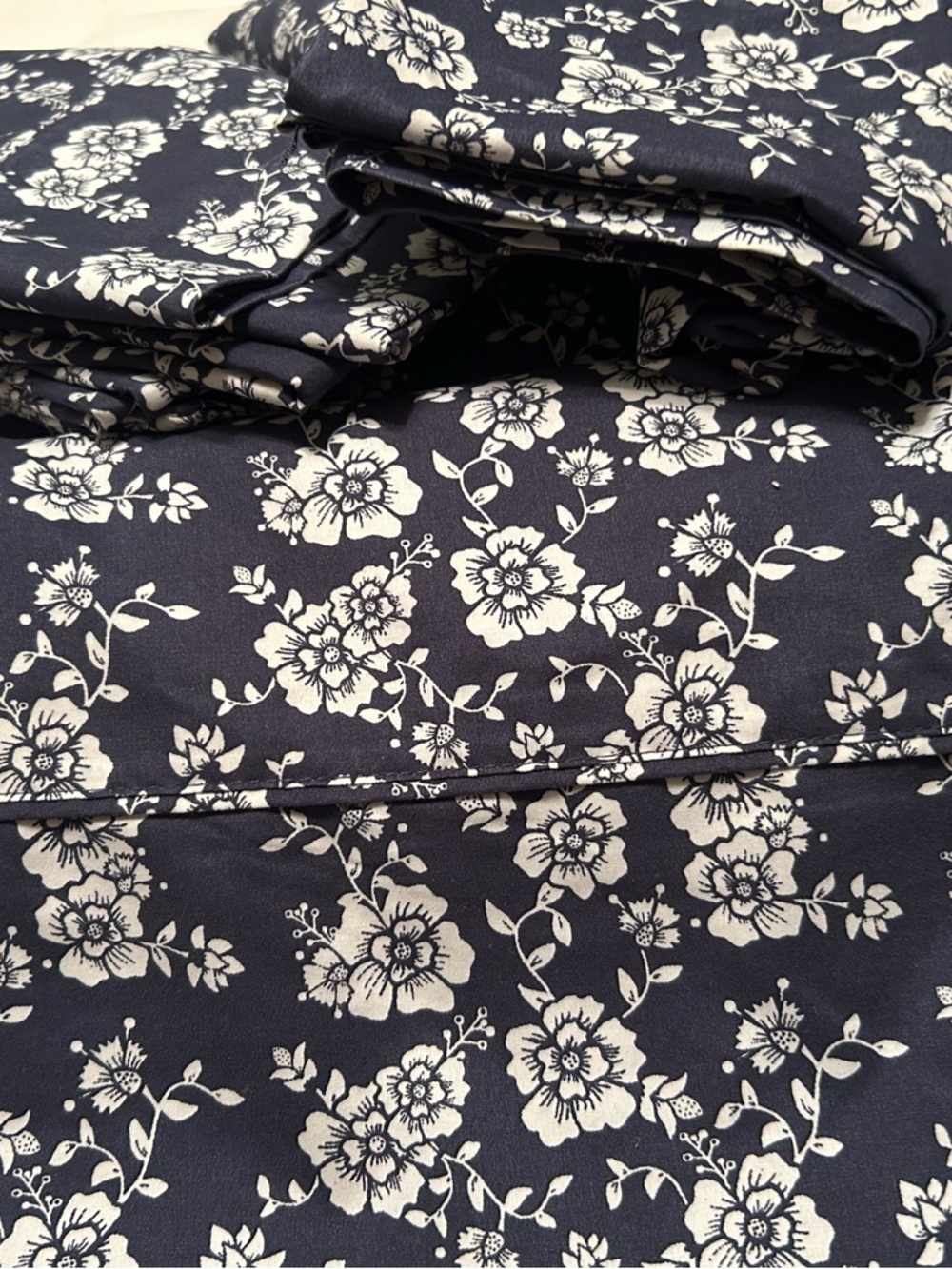 Navy Floral Sheet Set - Elegant White Blossom Print